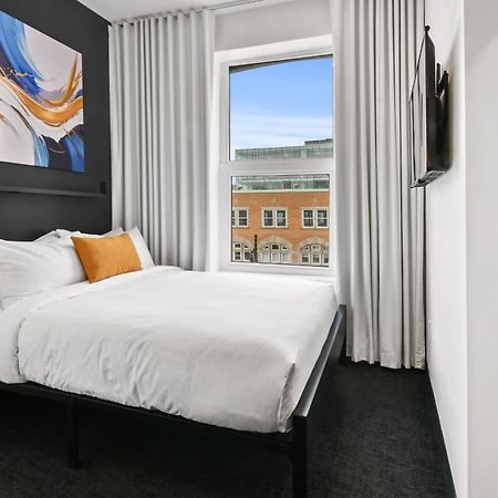Lift Hotel Montreal Bagian luar foto