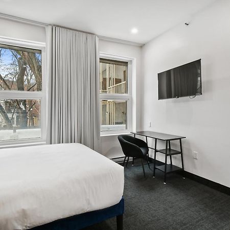 Lift Hotel Montreal Bagian luar foto