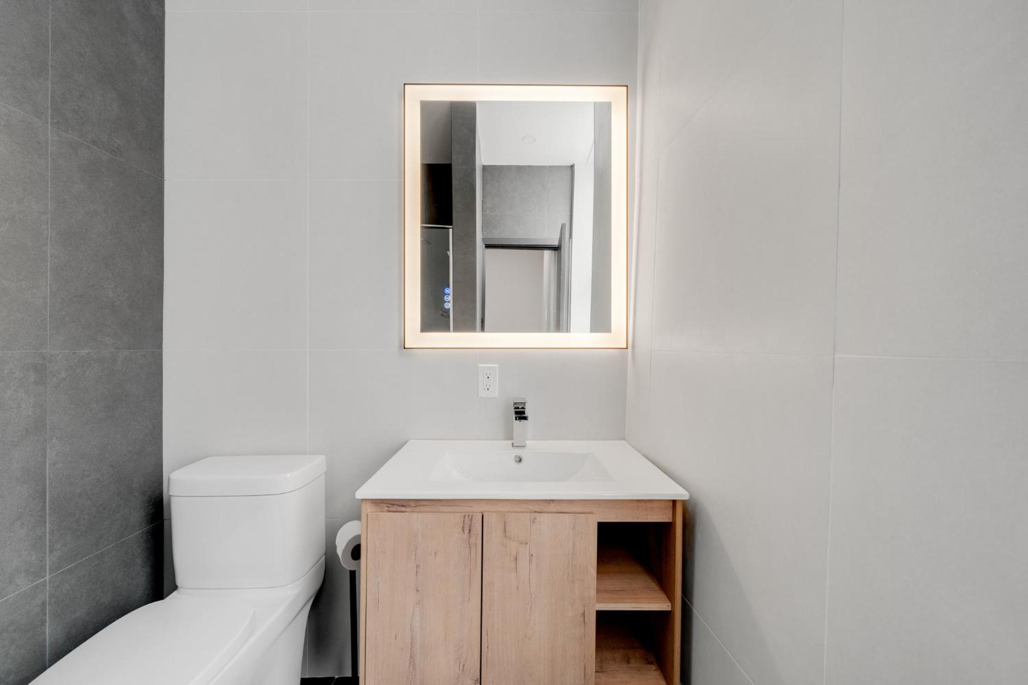 Lift Hotel Montreal Bagian luar foto