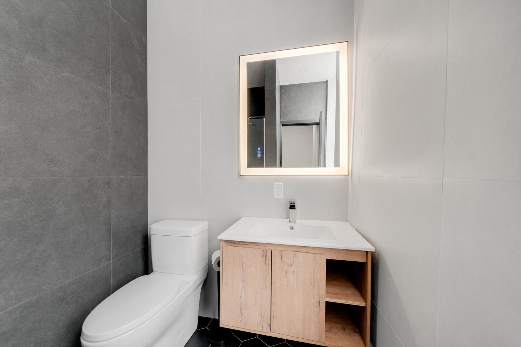 Lift Hotel Montreal Bagian luar foto