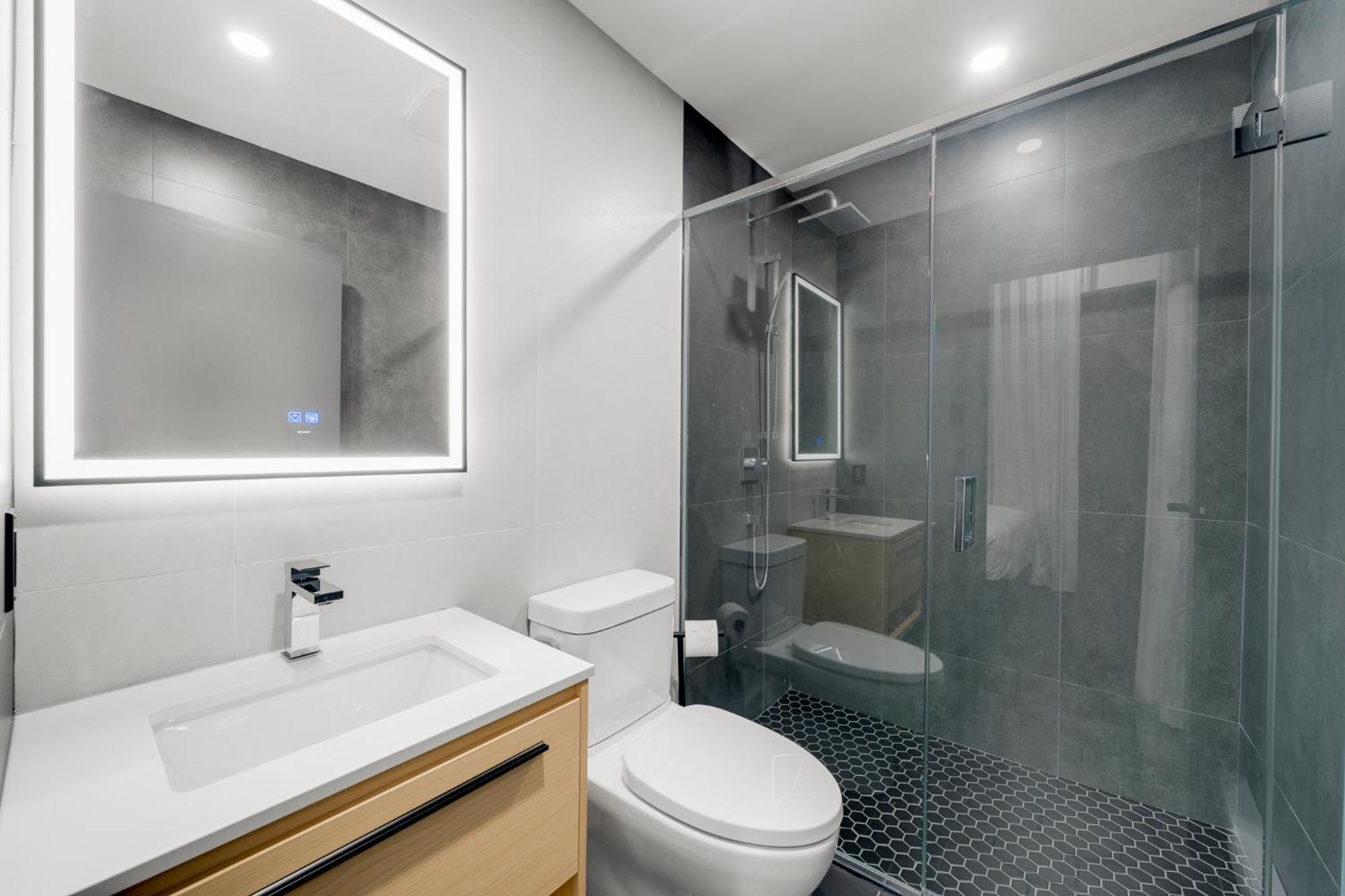 Lift Hotel Montreal Bagian luar foto