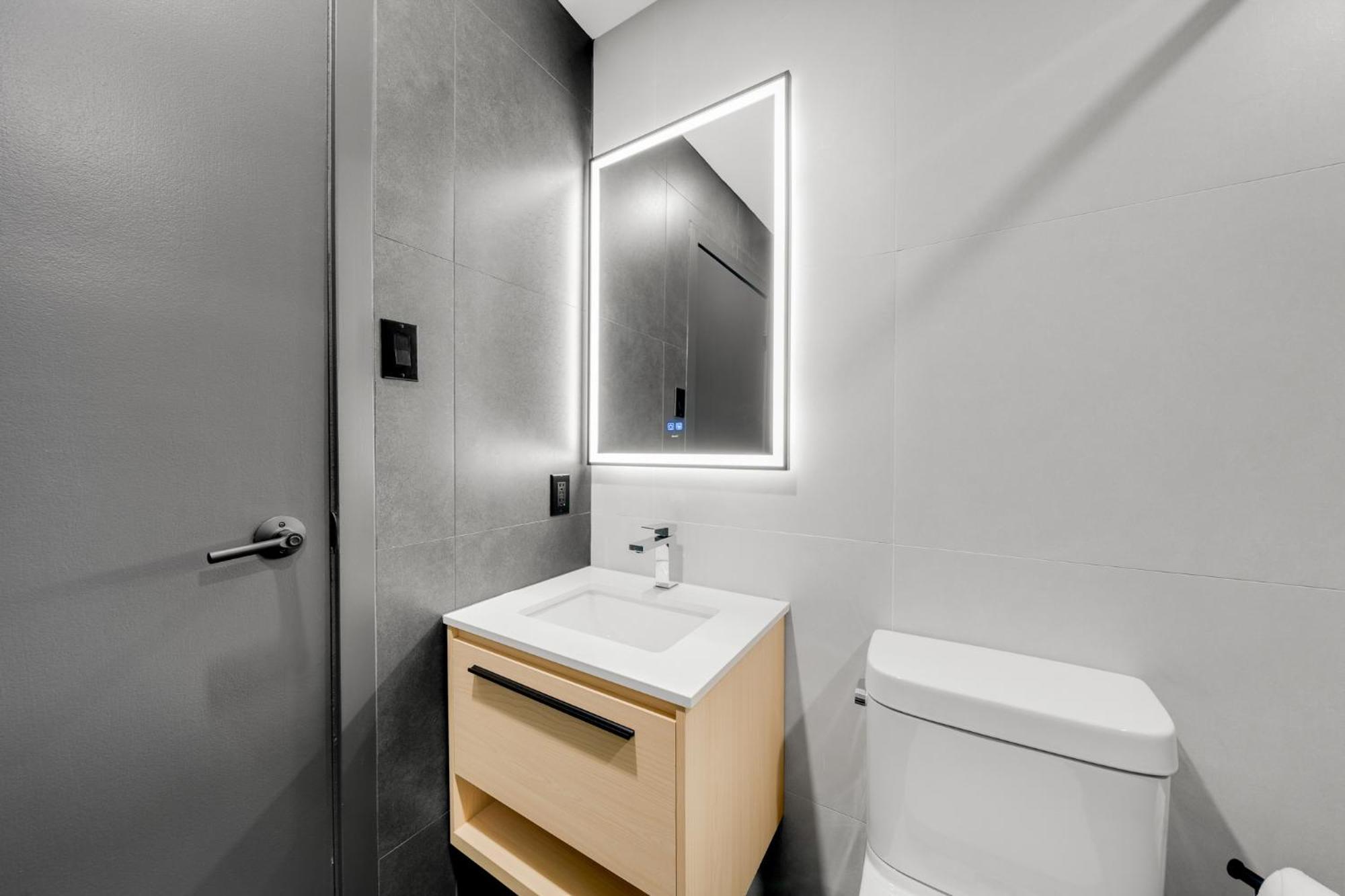 Lift Hotel Montreal Bagian luar foto