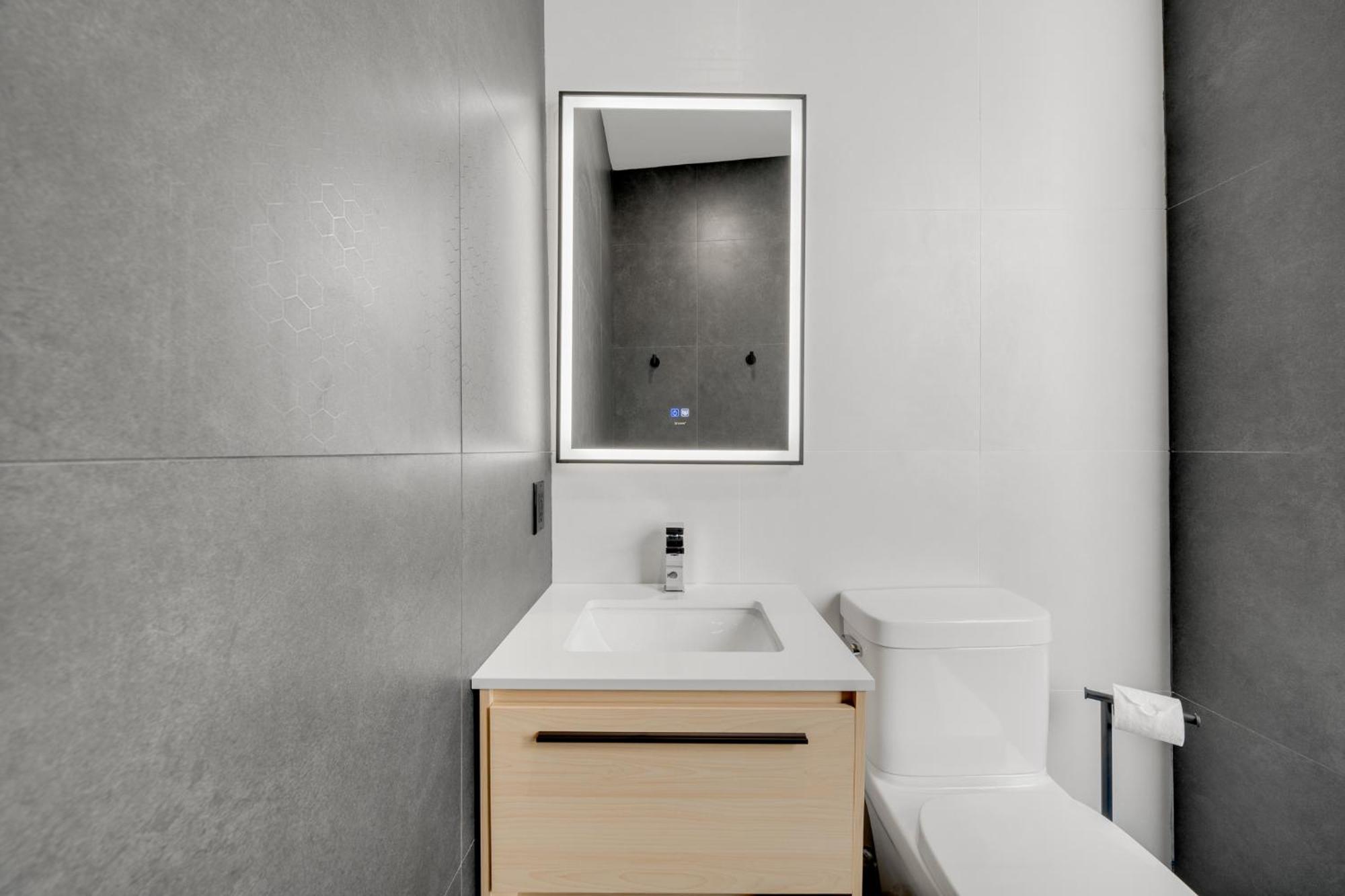Lift Hotel Montreal Bagian luar foto