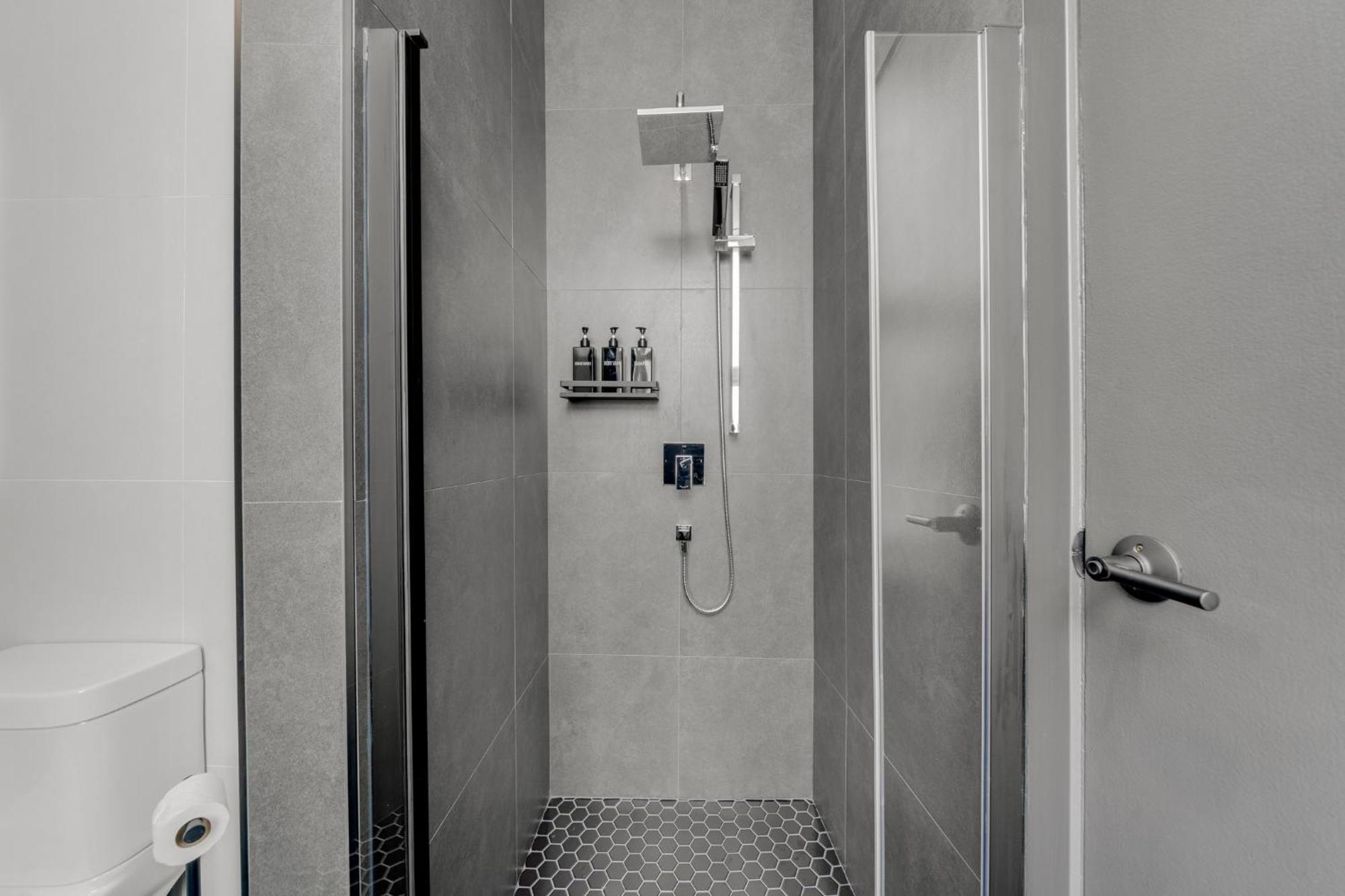 Lift Hotel Montreal Bagian luar foto