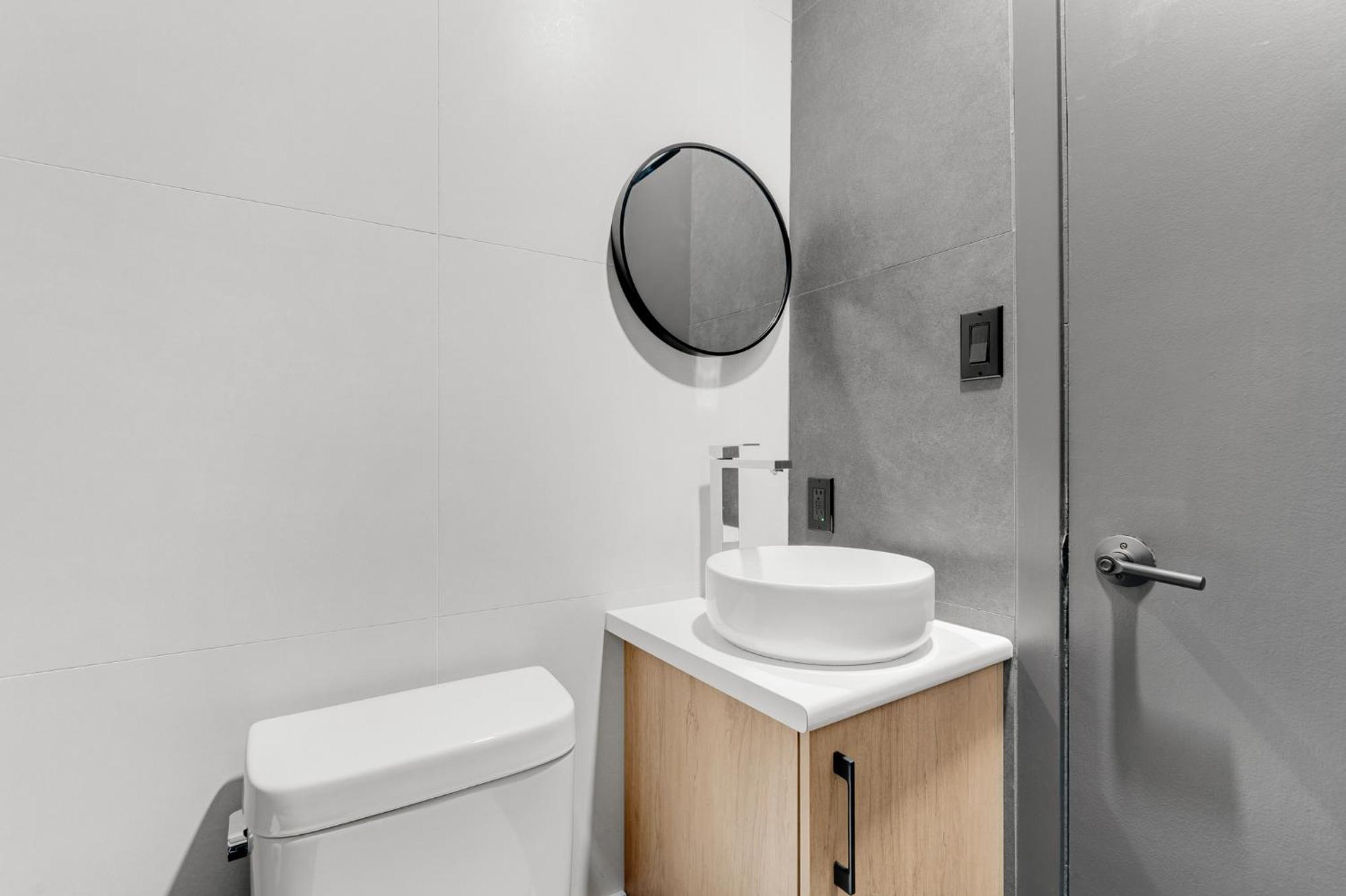 Lift Hotel Montreal Bagian luar foto