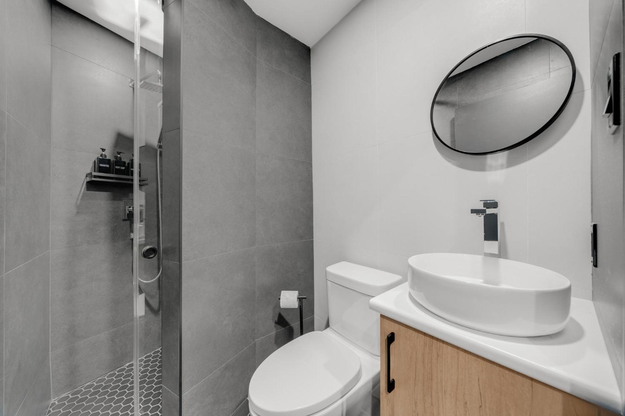 Lift Hotel Montreal Bagian luar foto