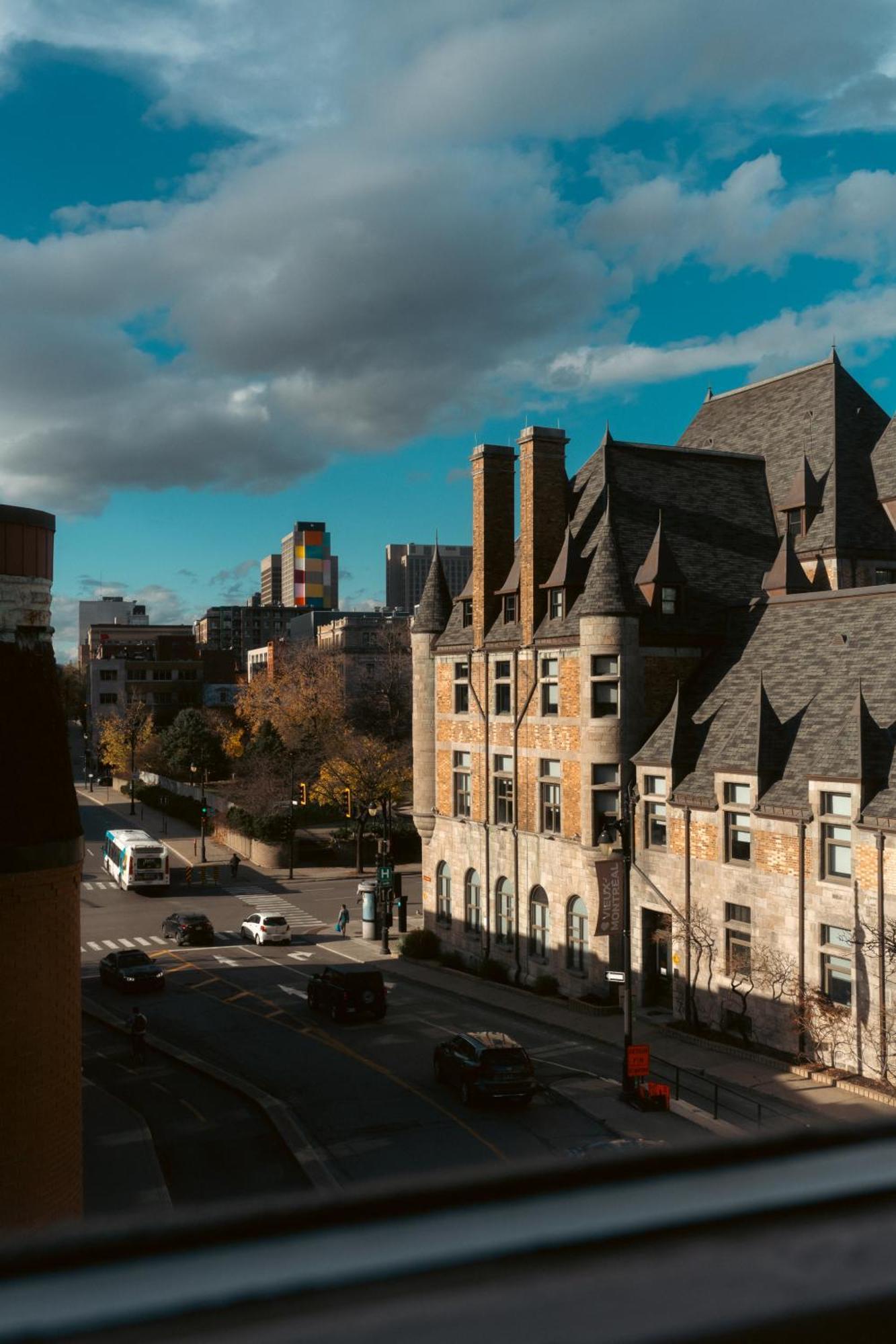 Lift Hotel Montreal Bagian luar foto