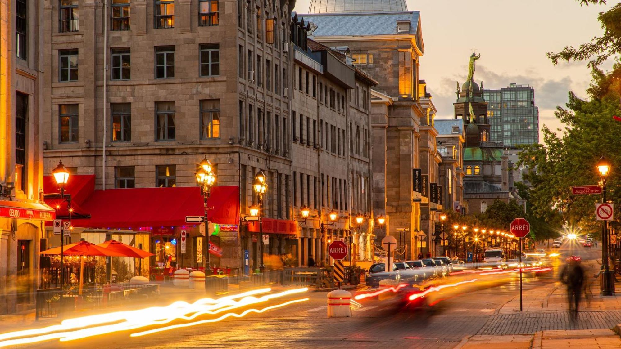 Lift Hotel Montreal Bagian luar foto