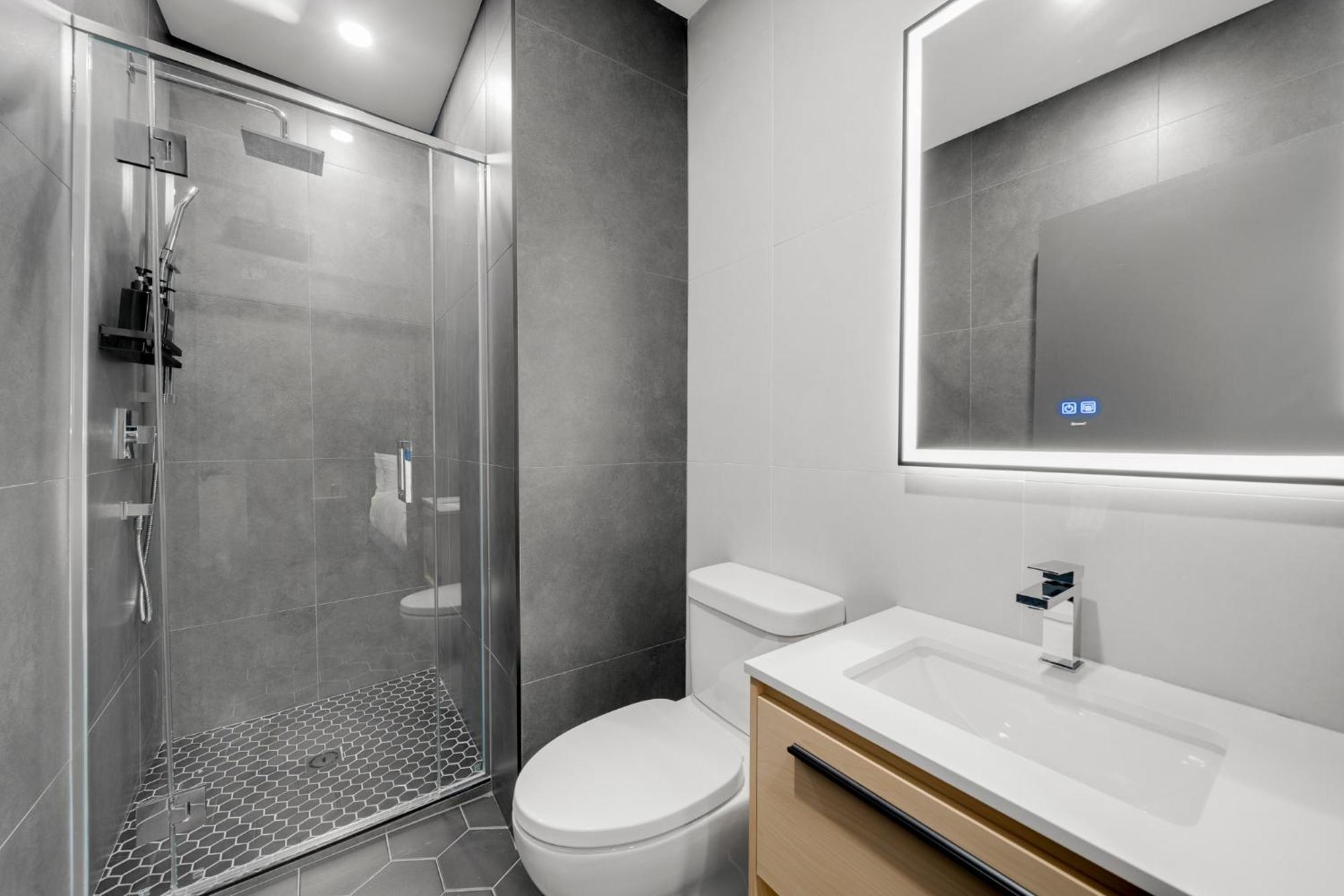 Lift Hotel Montreal Bagian luar foto