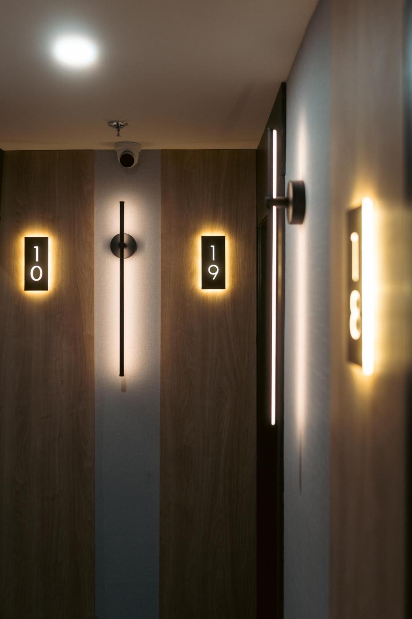 Lift Hotel Montreal Bagian luar foto
