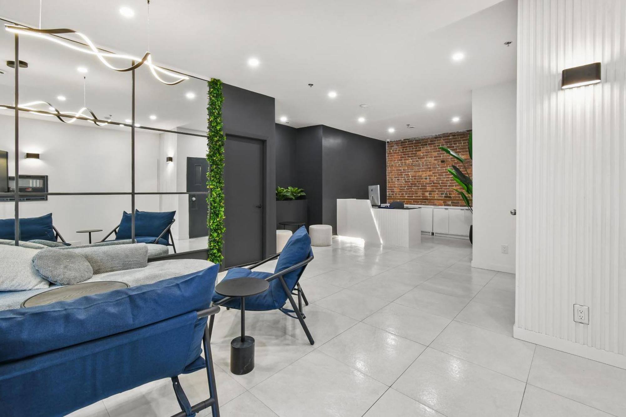 Lift Hotel Montreal Bagian luar foto