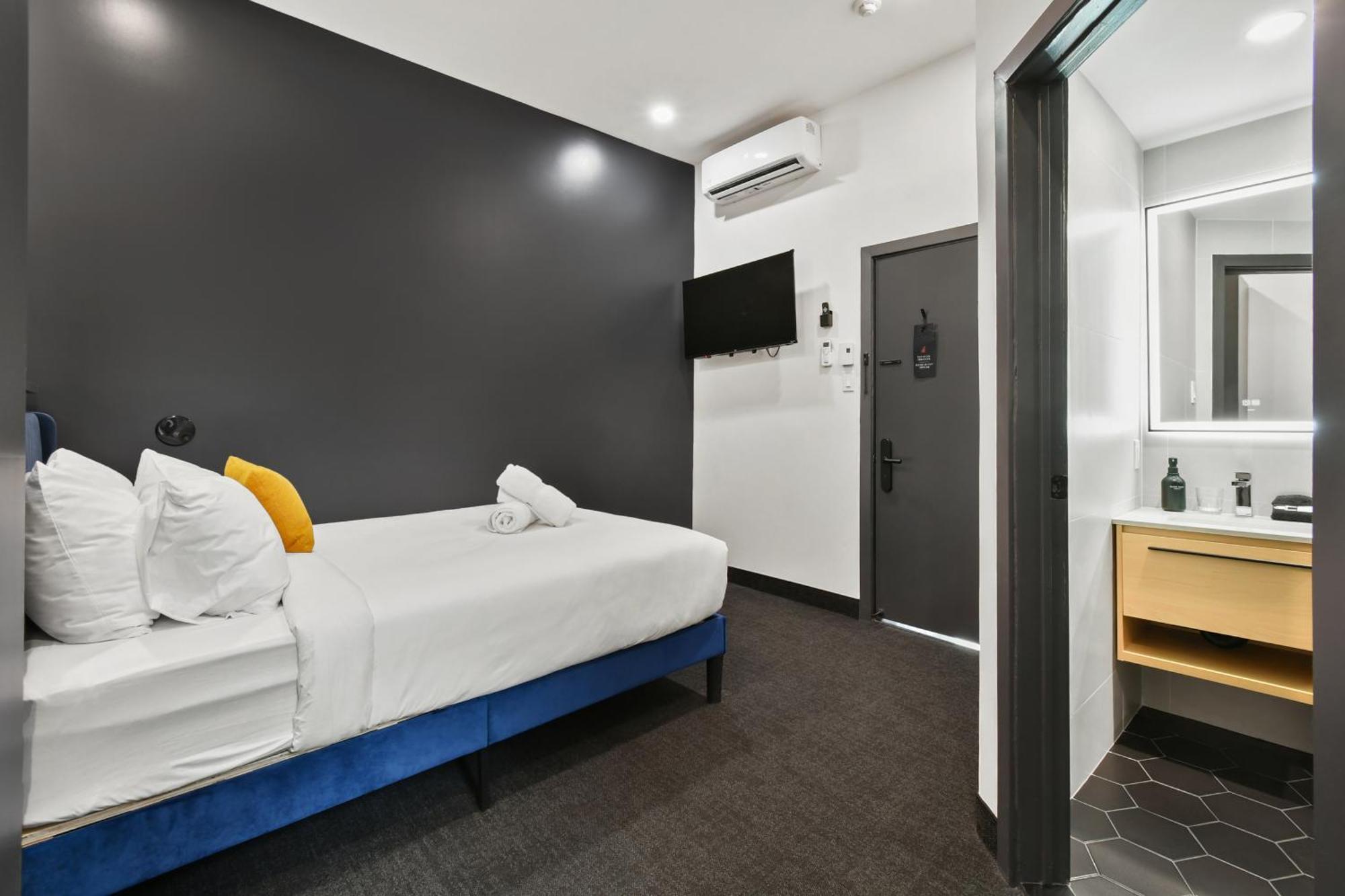 Lift Hotel Montreal Bagian luar foto