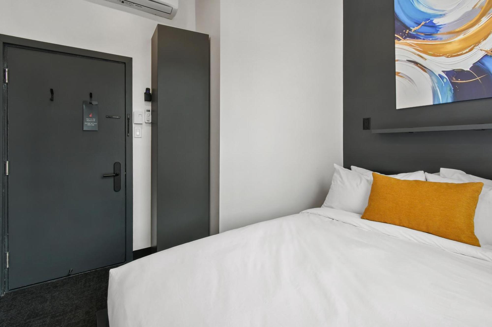 Lift Hotel Montreal Bagian luar foto