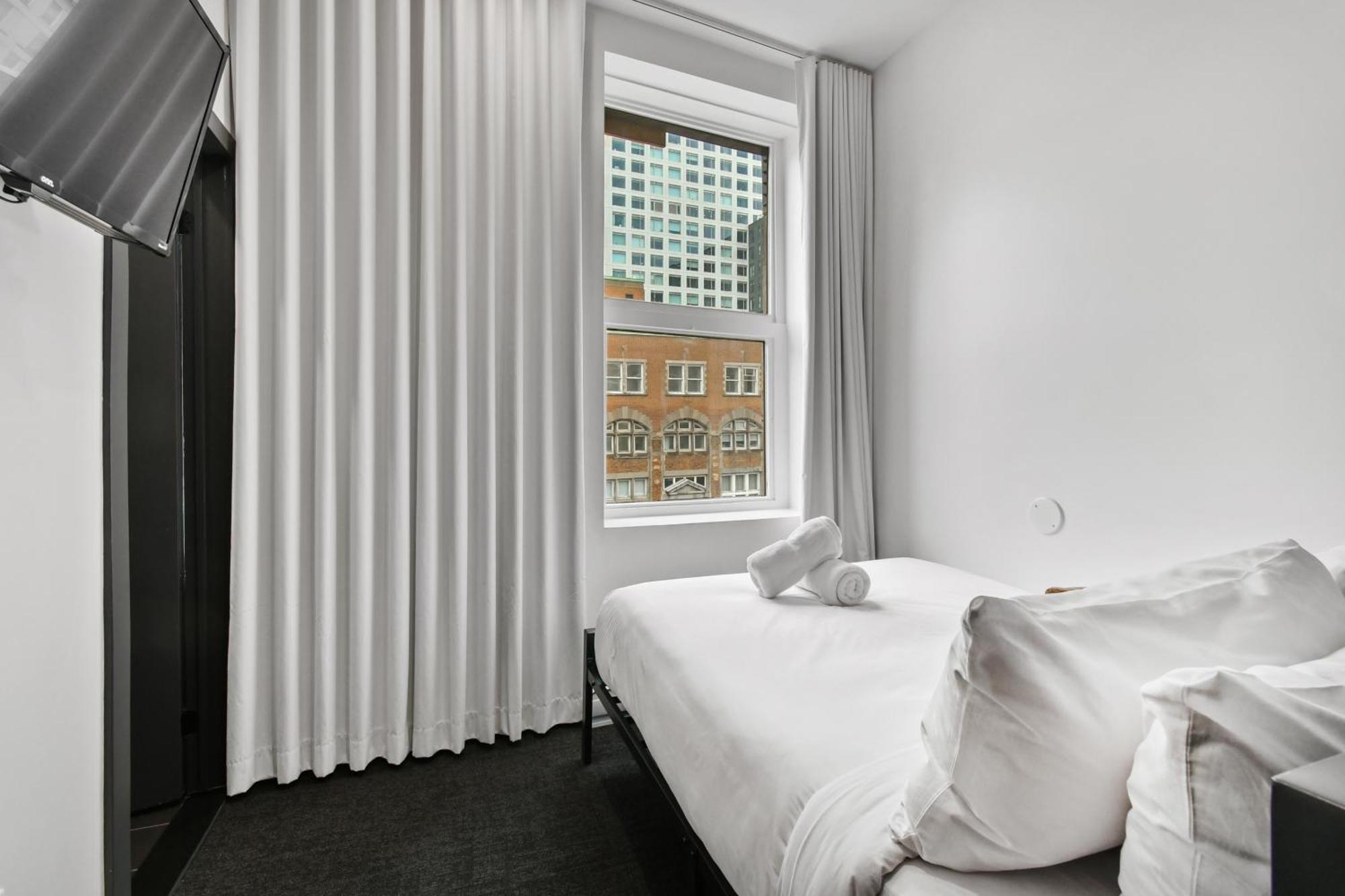 Lift Hotel Montreal Bagian luar foto