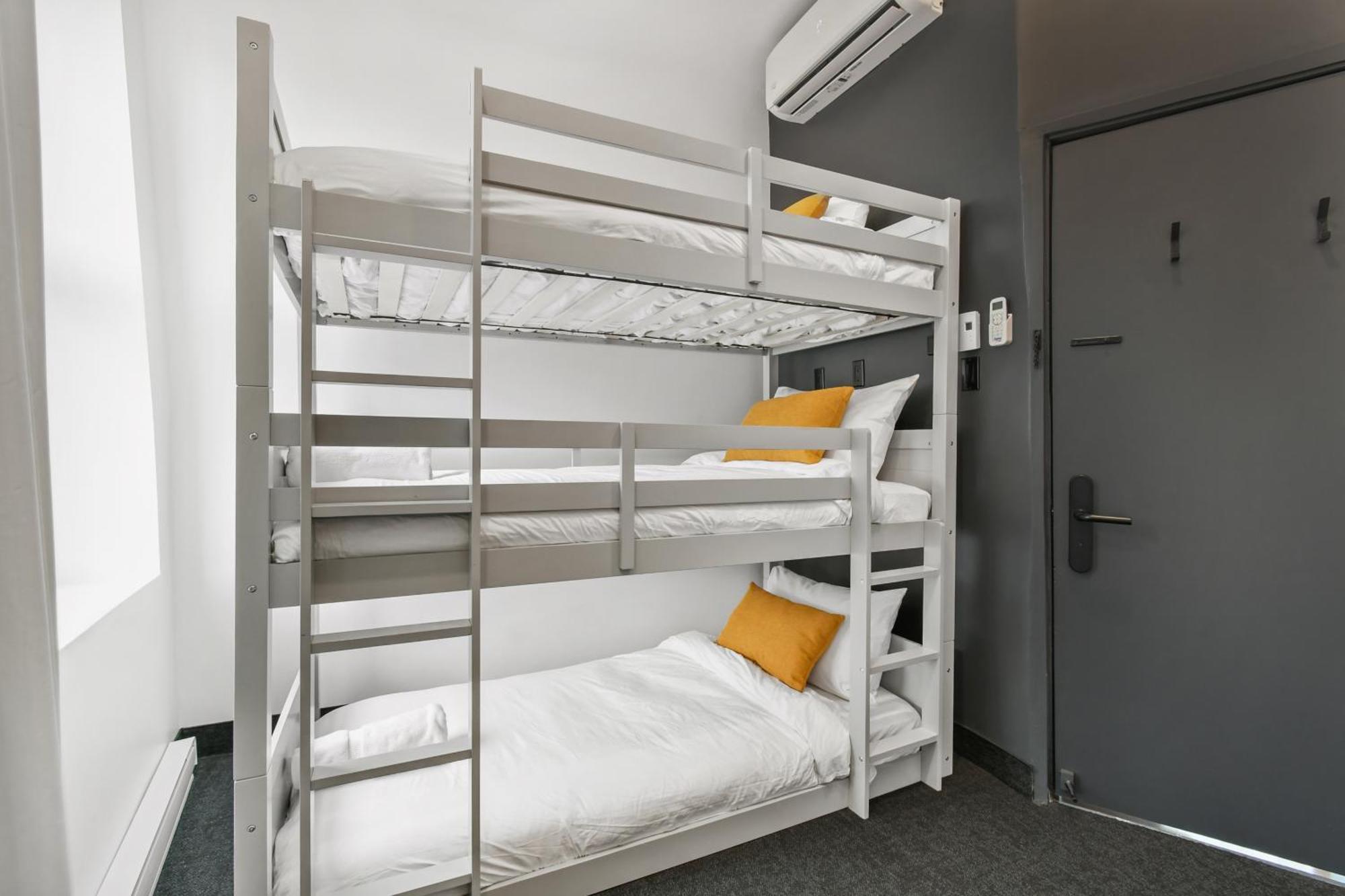 Lift Hotel Montreal Bagian luar foto
